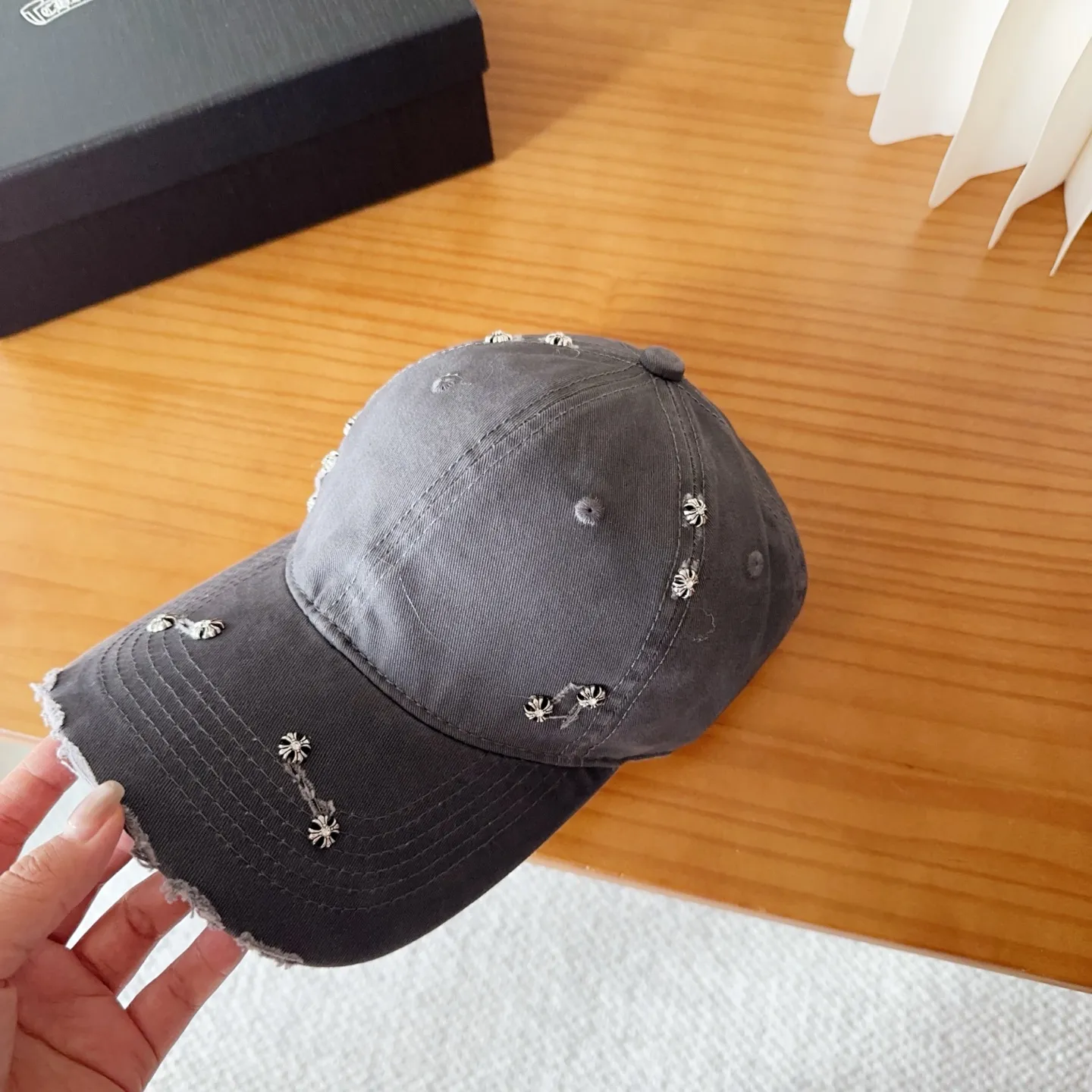🉐️120 Chrome Hearts 💓Early autumn Korean style fashion retro distressed hole hat worn design versatile baseball cap peaked cap